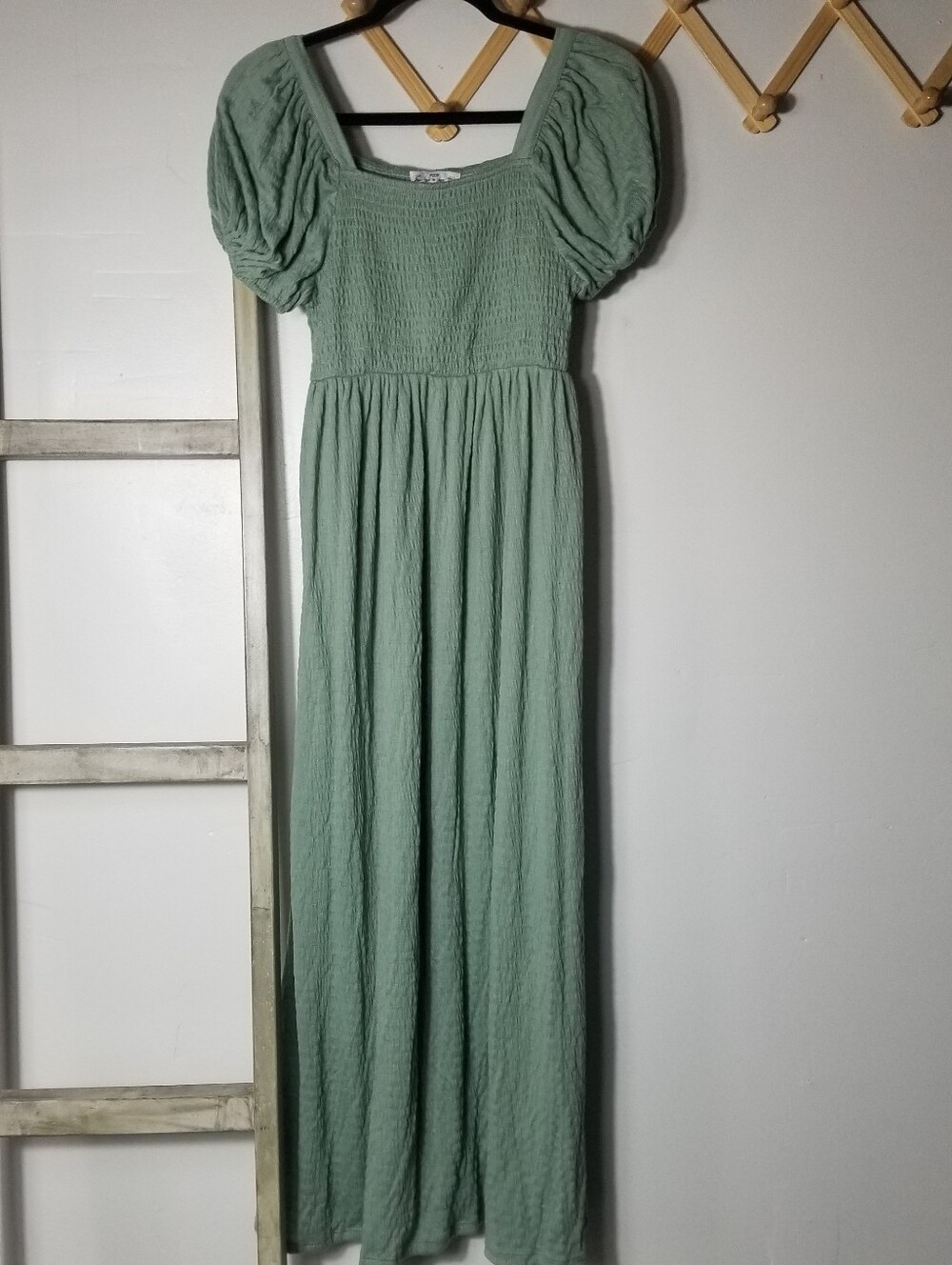 NWT POOF NEW YORK WOMEN'S GREEN PUFFED SLEEVE DRESS SIZE MEDIUM